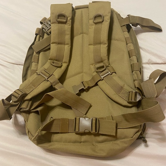 Highland Tactical Backpack Khaki NWOT - Picture 2 of 5